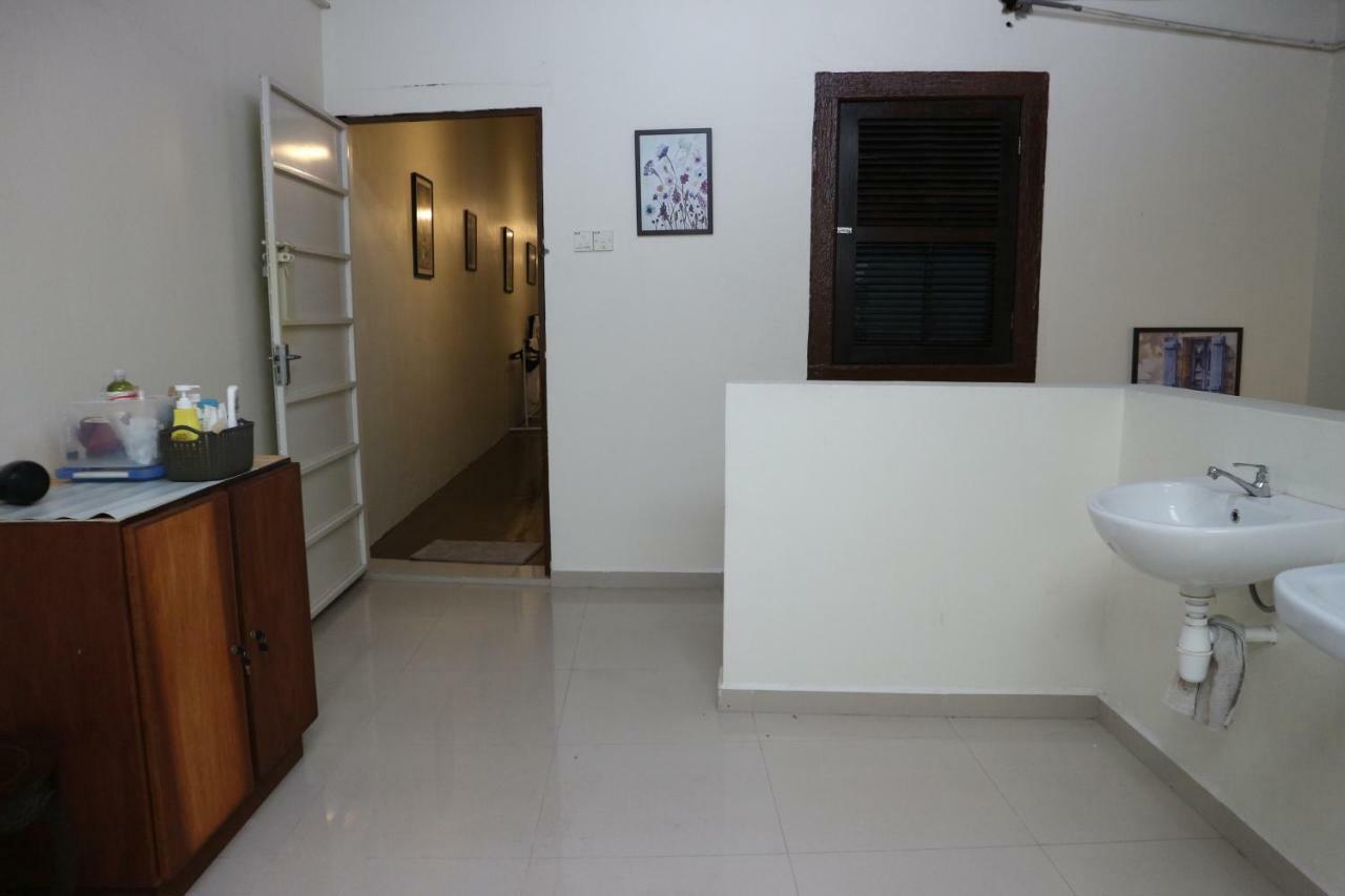 Hotel 24 Kimberley George Town Esterno foto